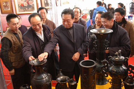 Ice contact at the Suileng black pottery products to attract tourists