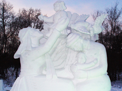 Snow sculpture works, "Mother Love" 