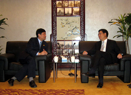 Hong Kong official visits Expo Bureau