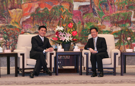 Taipei Mayor Hau Lung-bin (left) and Shanghai Mayor Han Zheng