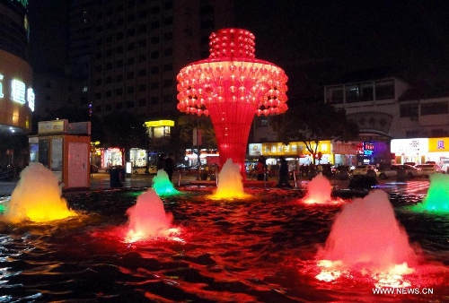 Lanterns decorated in Suzhou to greet Spring Festival