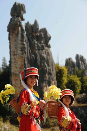 Yunnan to double tourist number