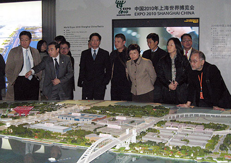 Hong Kong official visits Expo Bureau