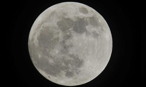 "Super Moon" lights up night sky