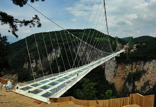 Glass bridge at Grand Canyon to be put into use, central China