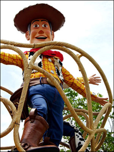 HK Disneyland works to adapt to Chinese market
