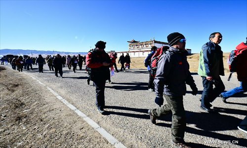 Hiking along Qinghai Lake