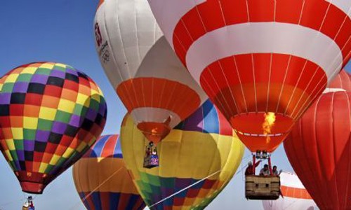 Hot-air balloon festival kicks off in Inner Mongolia