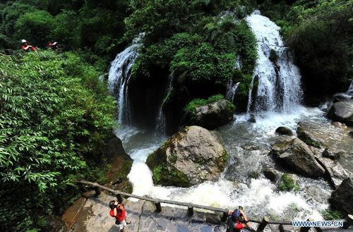 Sight-seeing resort in Xiling Gorge becomes popular tourist site