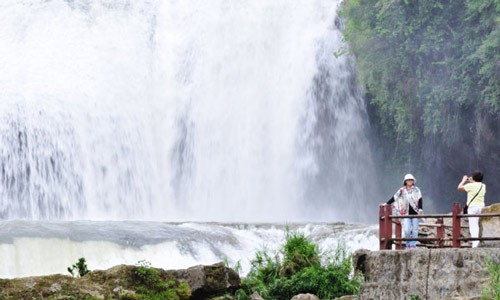 Summer splashing under the Huangguoshu Waterfalls
