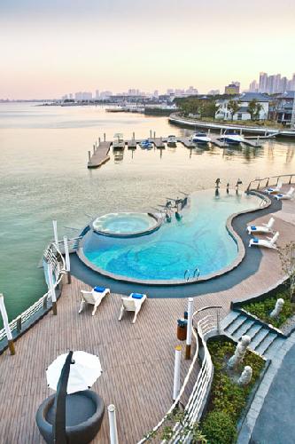outdoor swimming pool