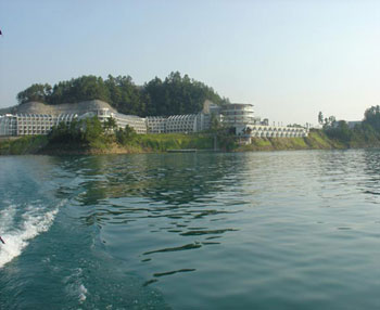 Tachee Island Holiday Hotel